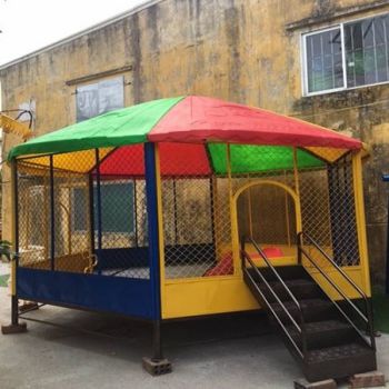 Nhà bóng lục giác lớn